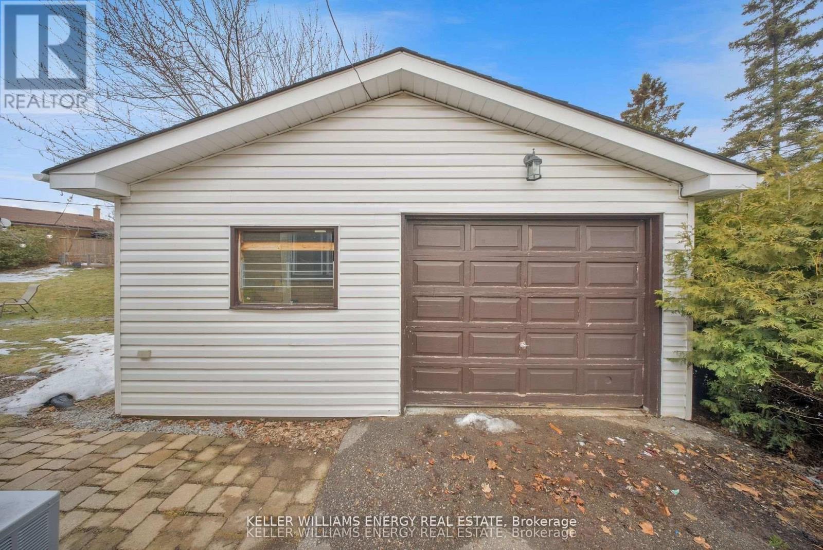 372 Garden Court, Oshawa, Ontario  L1J 3E4 - Photo 4 - E13101472