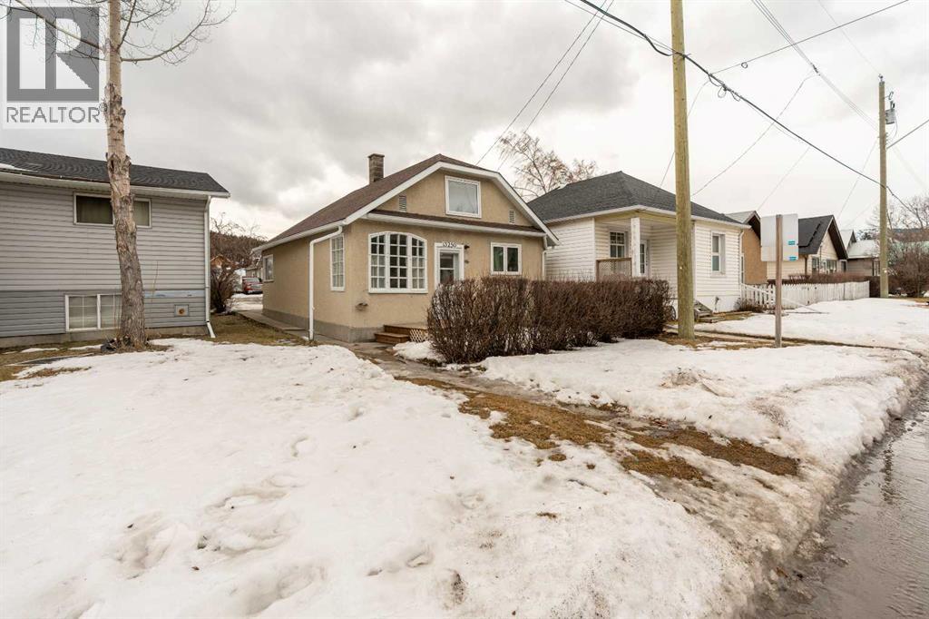 13250 19 Avenue, Blairmore, Alberta  T0K 0E0 - Photo 2 - A2283871