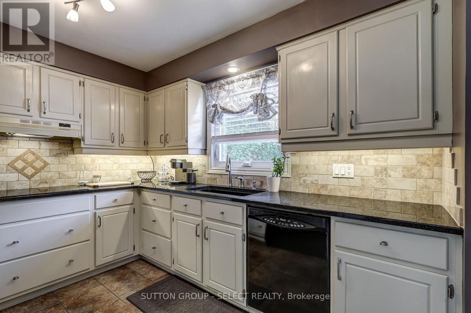 94 Carriage Hill Drive, London North, Ontario  N5X 3W9 - Photo 12 - X13101274