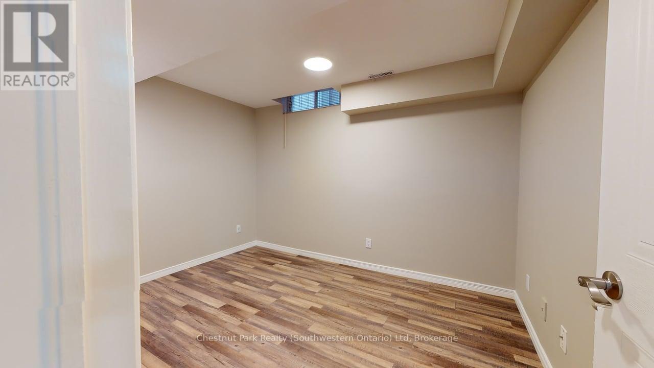 Lower - 22 Moss Place, Guelph, Ontario  N1G 4V1 - Photo 10 - X13101184