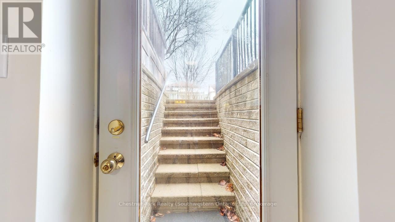 Lower - 22 Moss Place, Guelph, Ontario  N1G 4V1 - Photo 2 - X13101184
