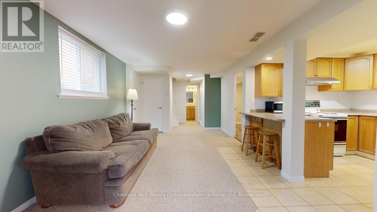 Lower - 22 Moss Place, Guelph, Ontario  N1G 4V1 - Photo 5 - X13101184