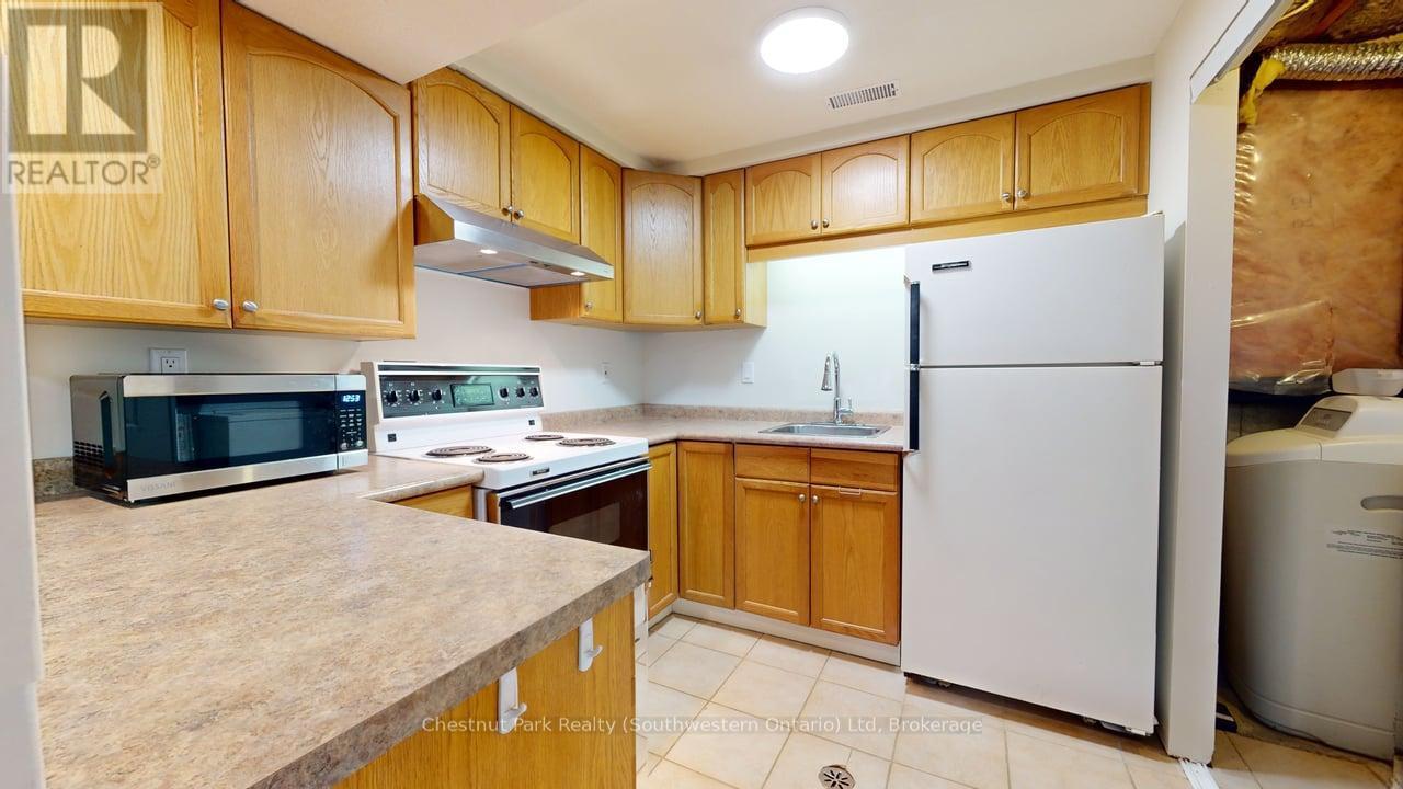 Lower - 22 Moss Place, Guelph, Ontario  N1G 4V1 - Photo 7 - X13101184