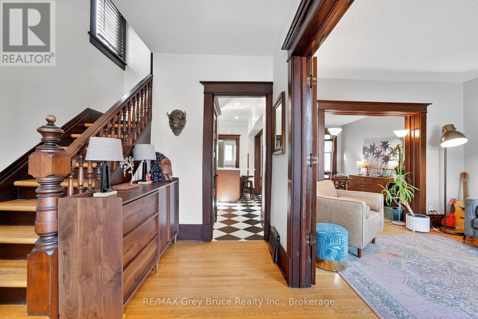407 5th Street E, Owen Sound, Ontario  N4K 1C9 - Photo 3 - X13101494