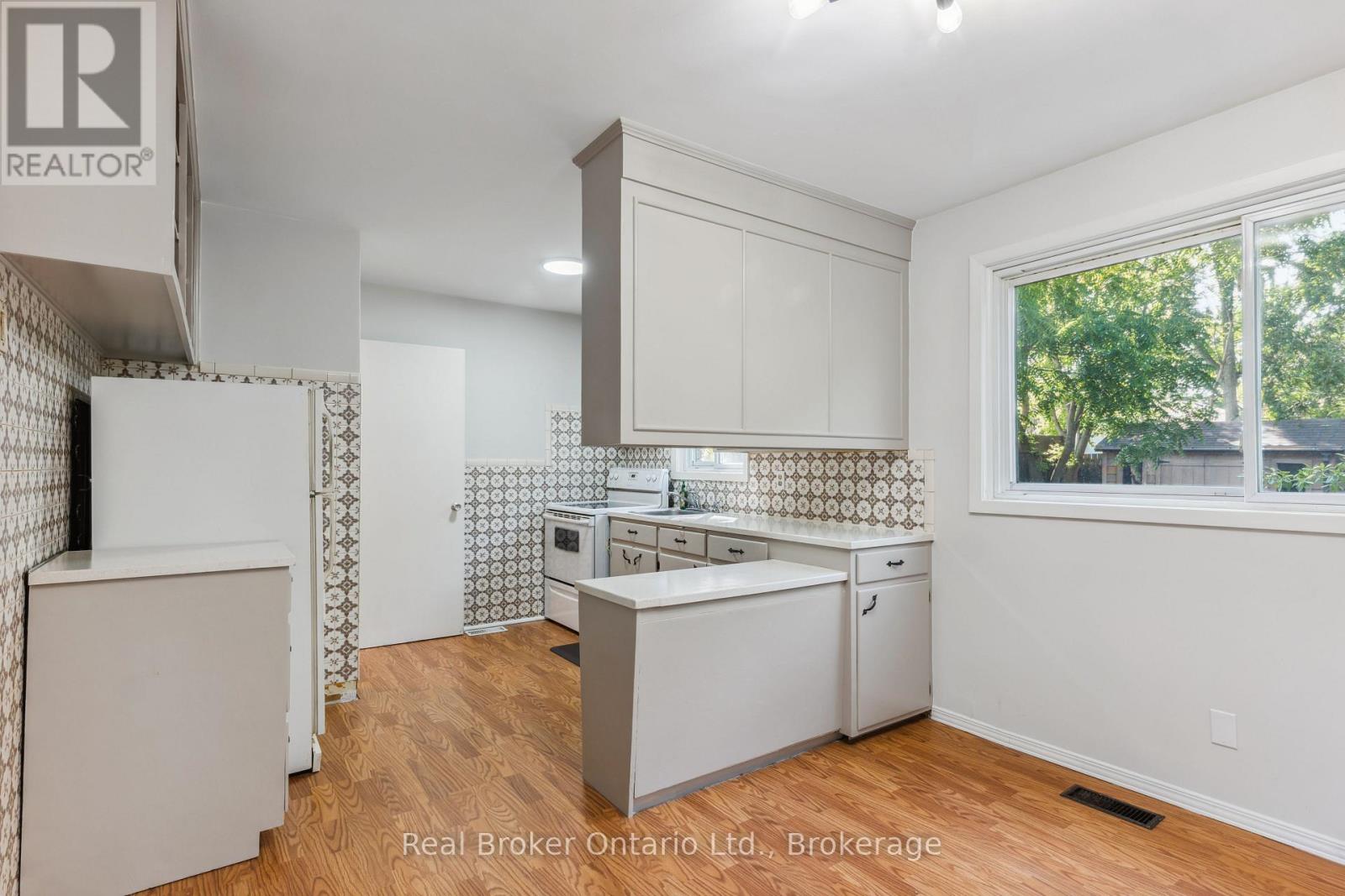 499 Krug Street, Kitchener, Ontario  N2B 1L2 - Photo 12 - X13101562