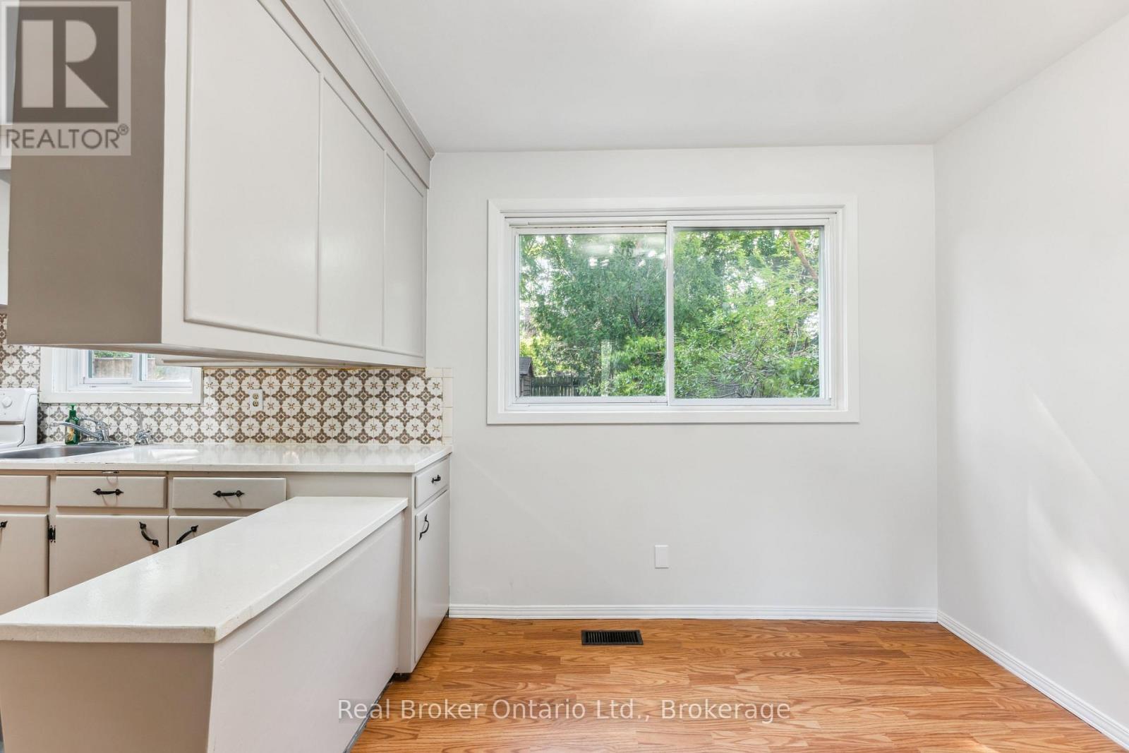 499 Krug Street, Kitchener, Ontario  N2B 1L2 - Photo 15 - X13101562
