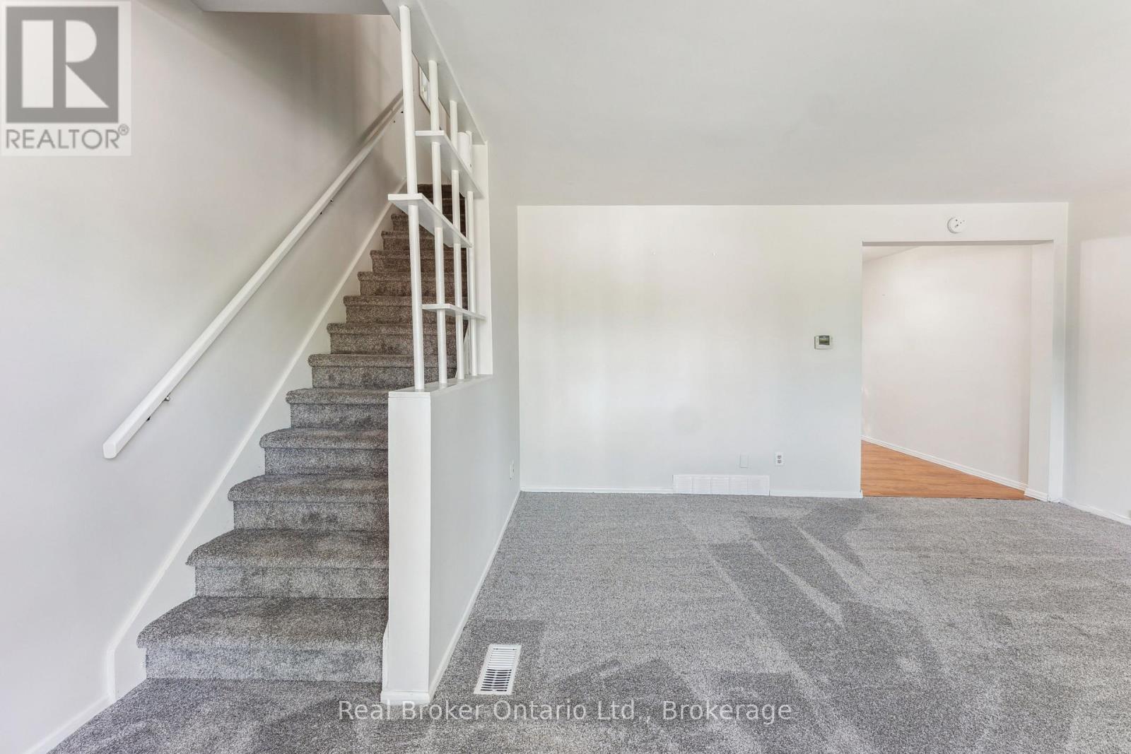 499 Krug Street, Kitchener, Ontario  N2B 1L2 - Photo 7 - X13101562