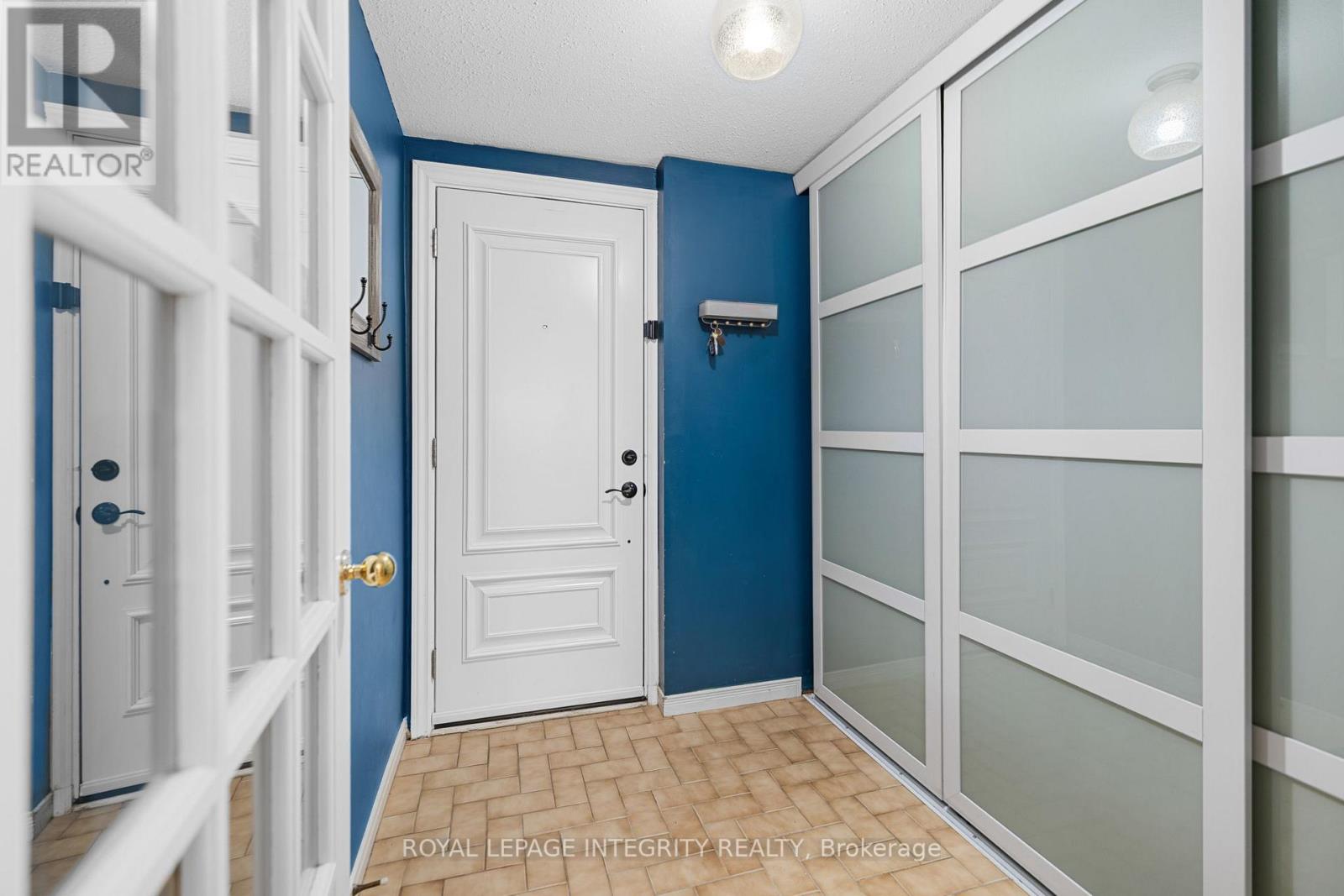 4 Hackett Street, Ottawa, Ontario  K1V 0P8 - Photo 2 - X13101228