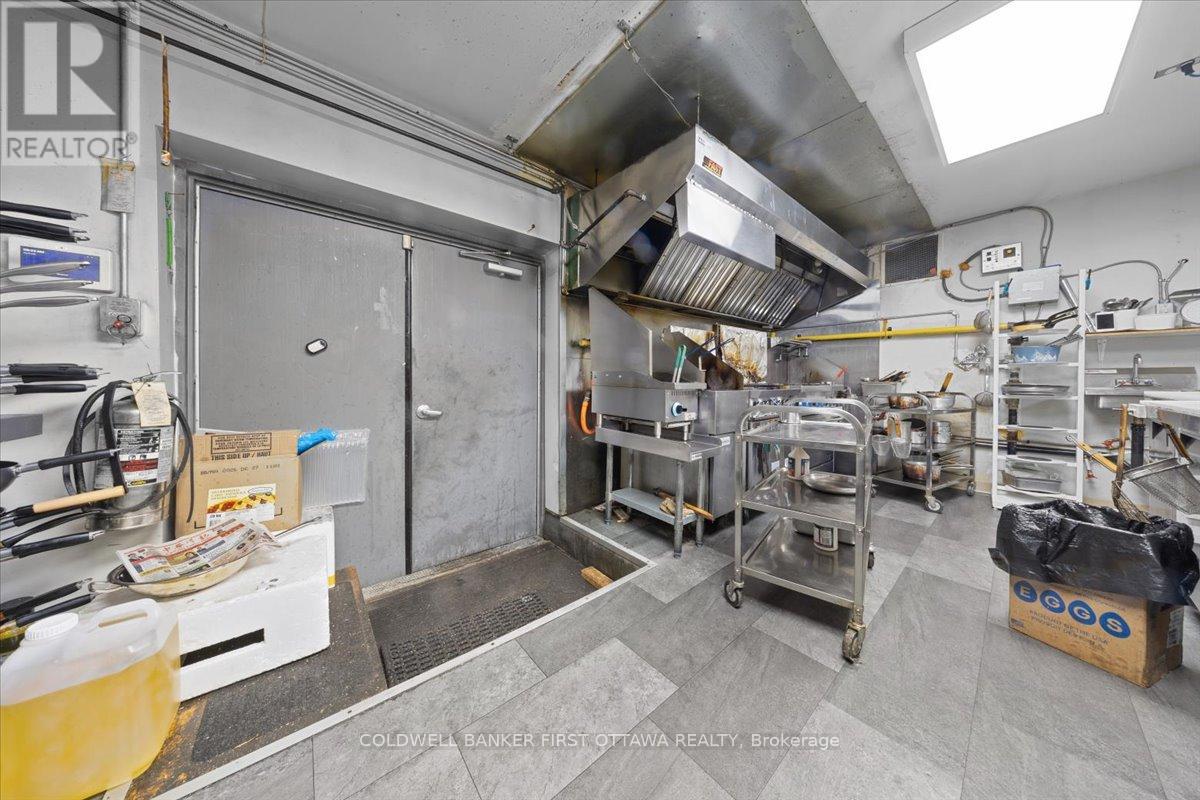 827 Somerset Street W, Ottawa, Ontario  K1R 6R4 - Photo 8 - X13101360