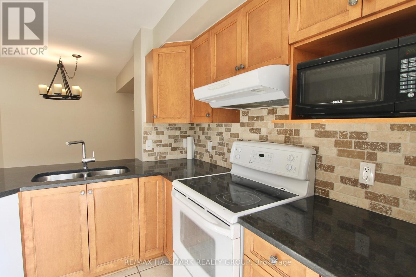 55 Maxton Private, Ottawa, Ontario  K1J 1J1 - Photo 10 - X13101376