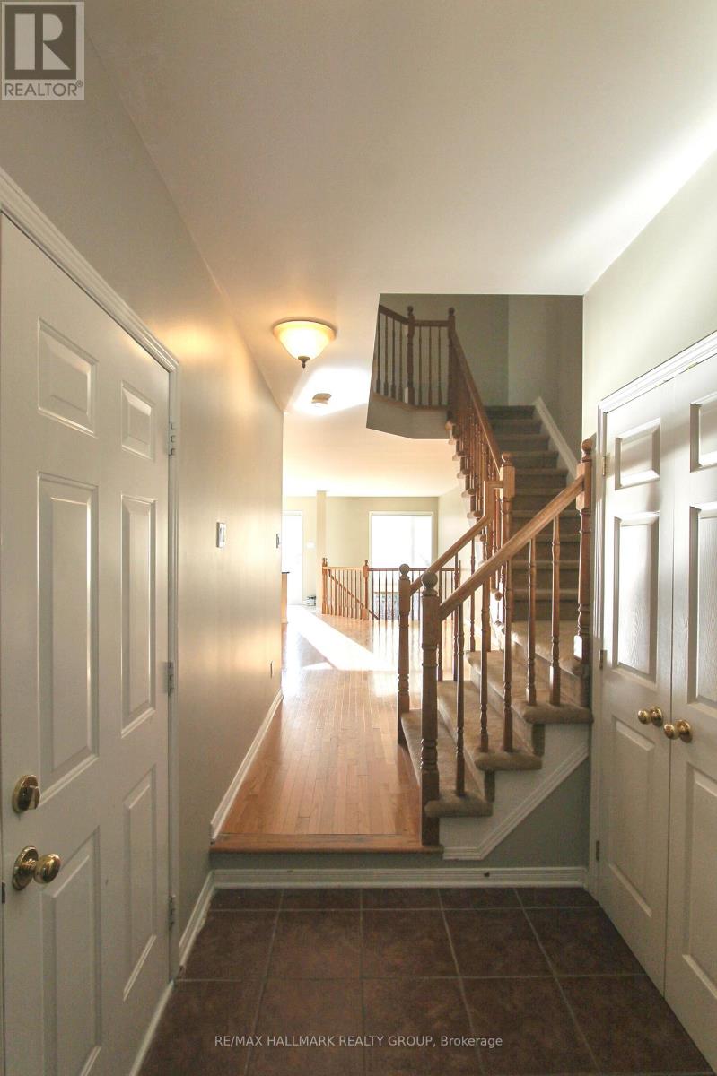 55 Maxton Private, Ottawa, Ontario  K1J 1J1 - Photo 2 - X13101376