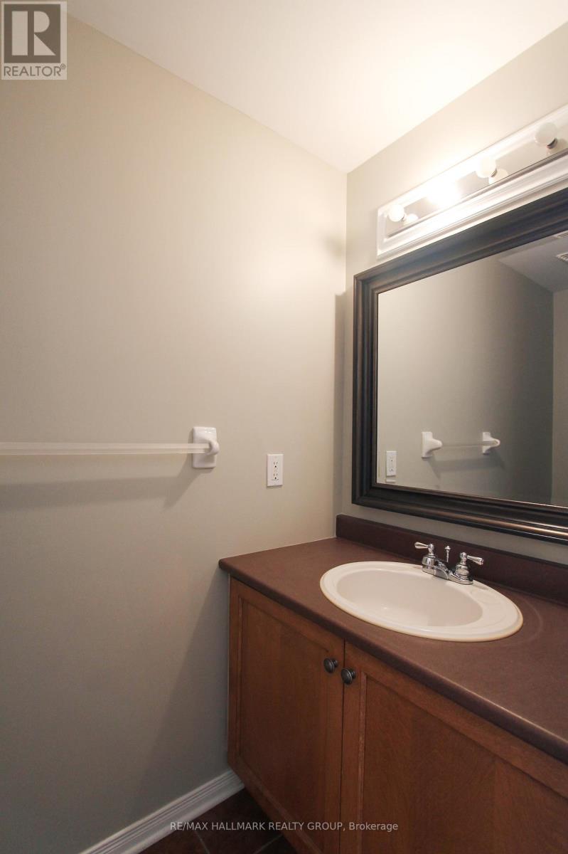 55 Maxton Private, Ottawa, Ontario  K1J 1J1 - Photo 3 - X13101376