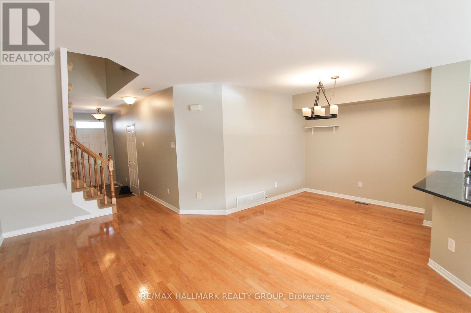 55 Maxton Private, Ottawa, Ontario  K1J 1J1 - Photo 5 - X13101376
