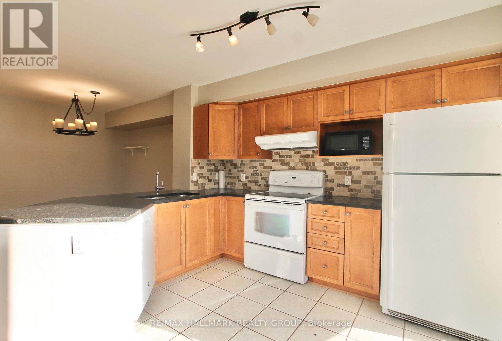 55 Maxton Private, Ottawa, Ontario  K1J 1J1 - Photo 7 - X13101376