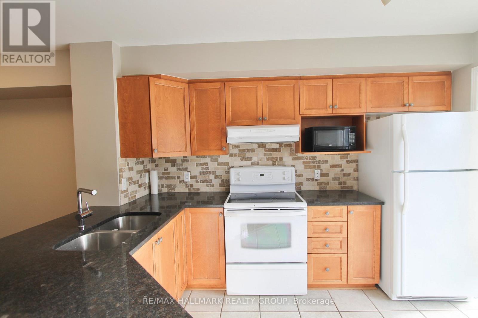 55 Maxton Private, Ottawa, Ontario  K1J 1J1 - Photo 8 - X13101376