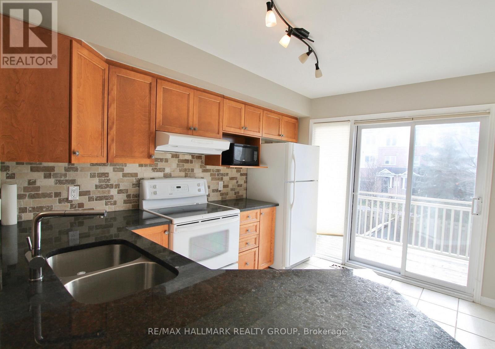 55 Maxton Private, Ottawa, Ontario  K1J 1J1 - Photo 9 - X13101376