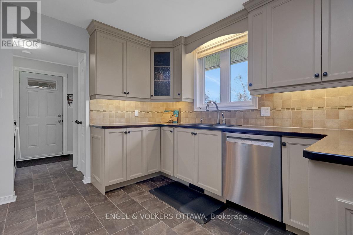 2963 Roger Stevens Drive E, Ottawa, Ontario  K0A 2T0 - Photo 9 - X13101530