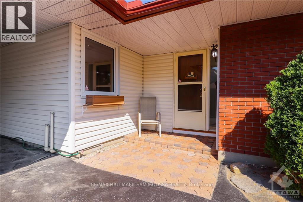 761 Garner Avenue, Ottawa, Ontario  K1V 6M5 - Photo 3 - X13101532