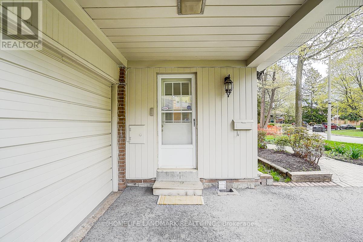 39 Sagebrush Lane, Toronto, Ontario  M3A 1X4 - Photo 5 - C13101306