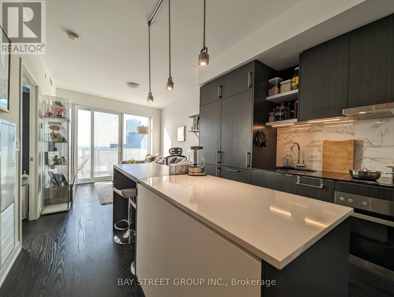 6103 - 100 Harbour Street, Toronto, Ontario  M5J 0B5 - Photo 2 - C13101440