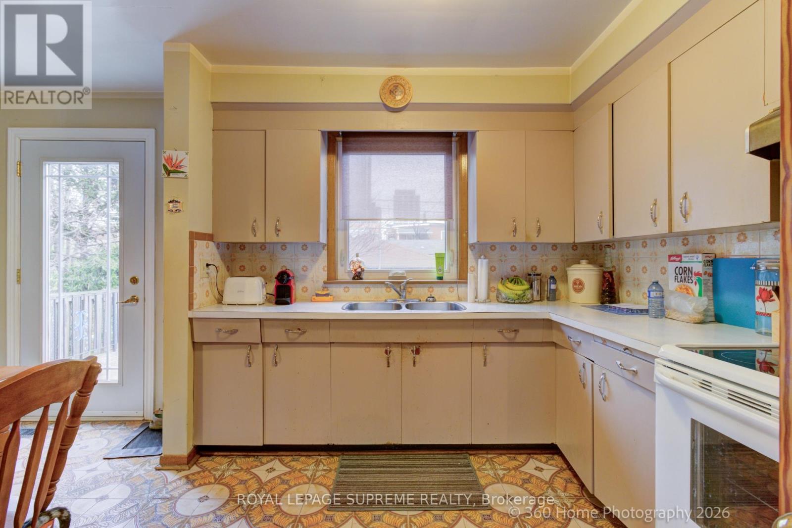 429 St Clarens Avenue, Toronto, Ontario  M6H 3W2 - Photo 10 - C13101572