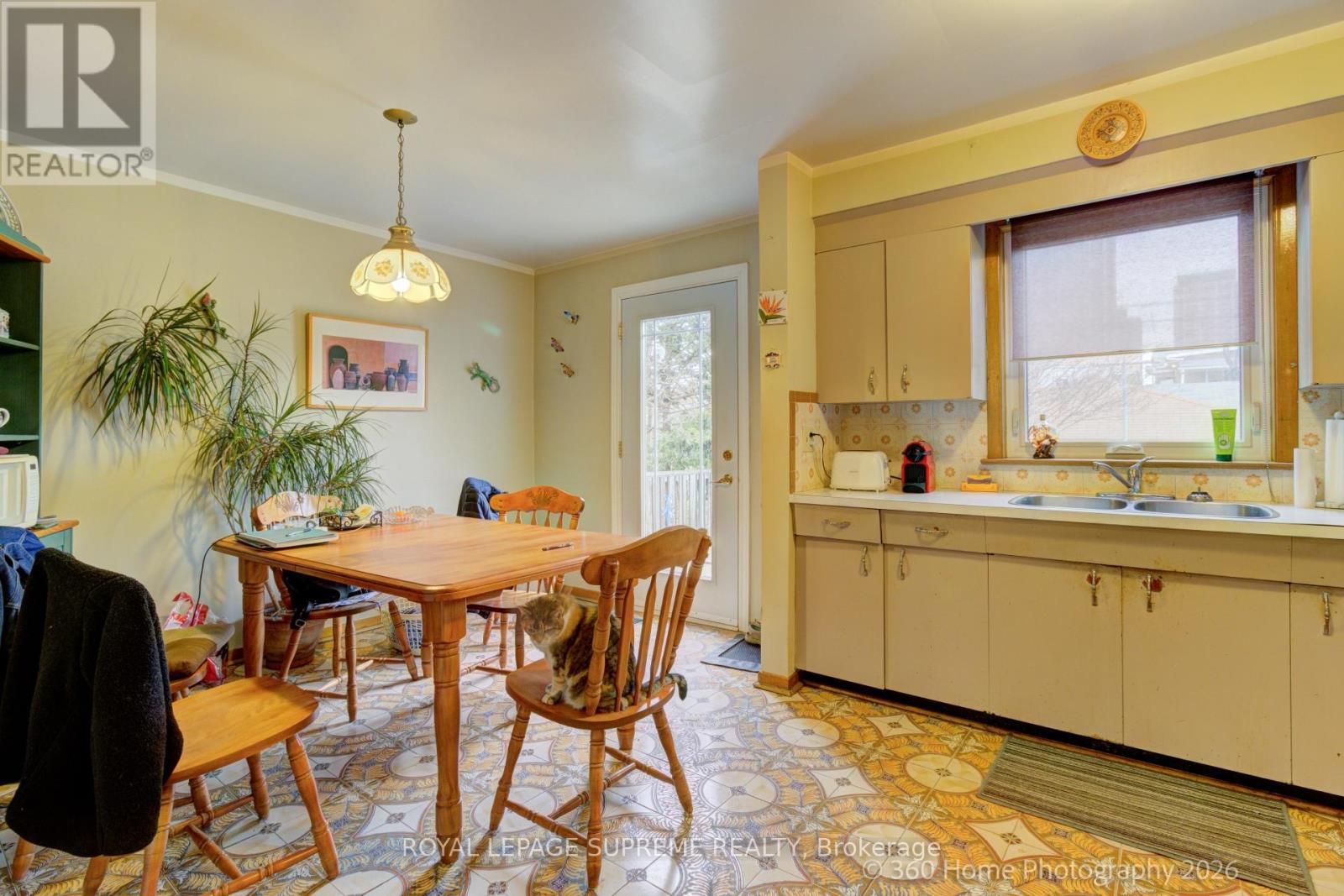 429 St Clarens Avenue, Toronto, Ontario  M6H 3W2 - Photo 11 - C13101572