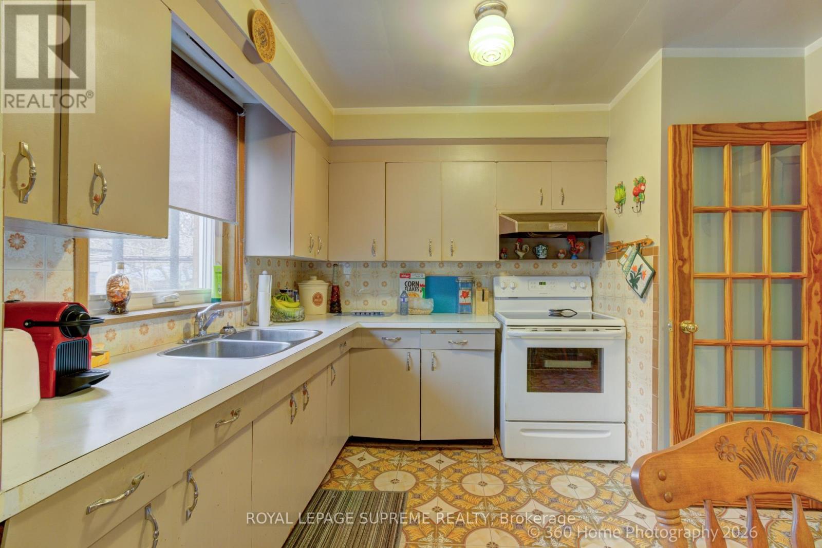 429 St Clarens Avenue, Toronto, Ontario  M6H 3W2 - Photo 12 - C13101572