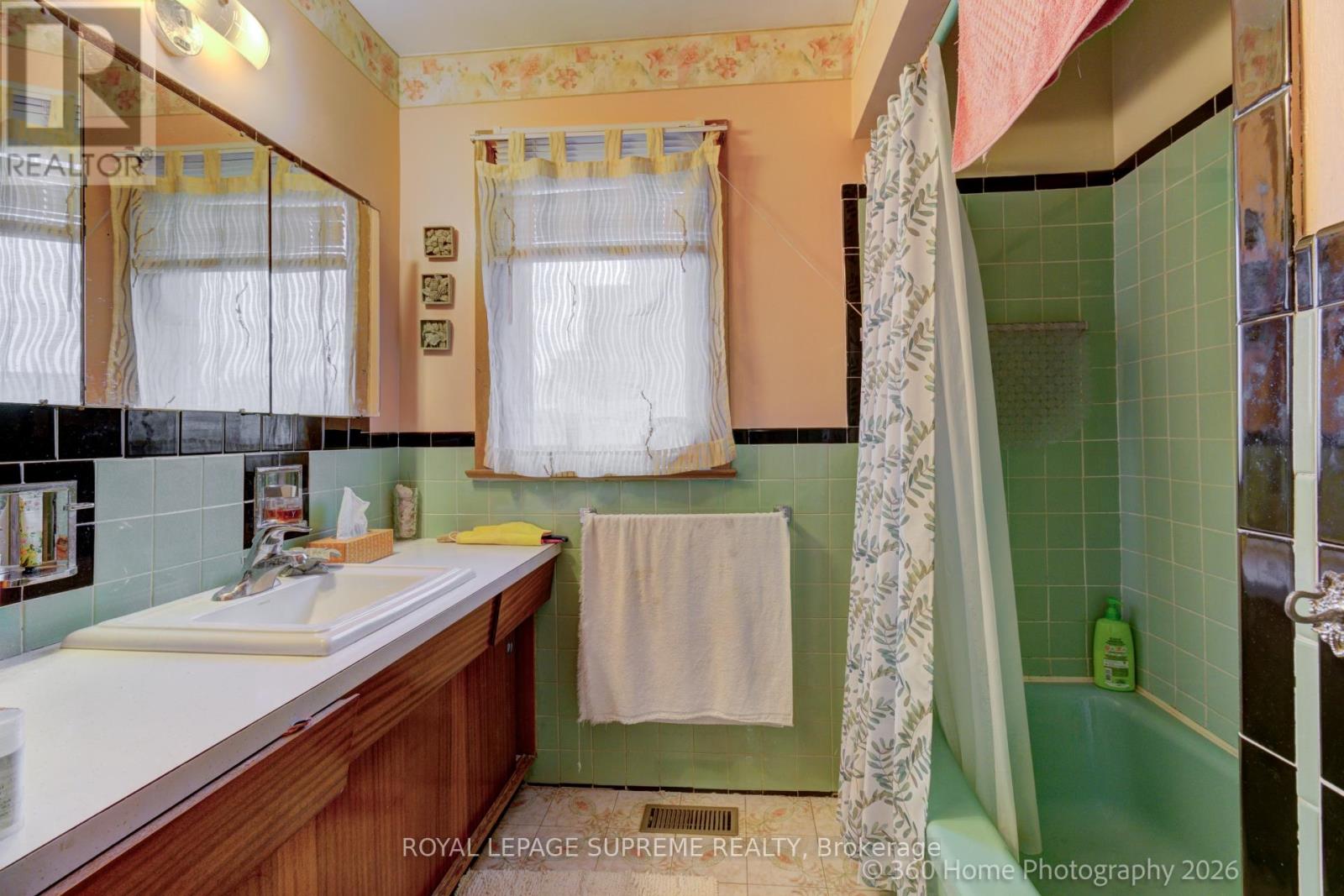 429 St Clarens Avenue, Toronto, Ontario  M6H 3W2 - Photo 23 - C13101572