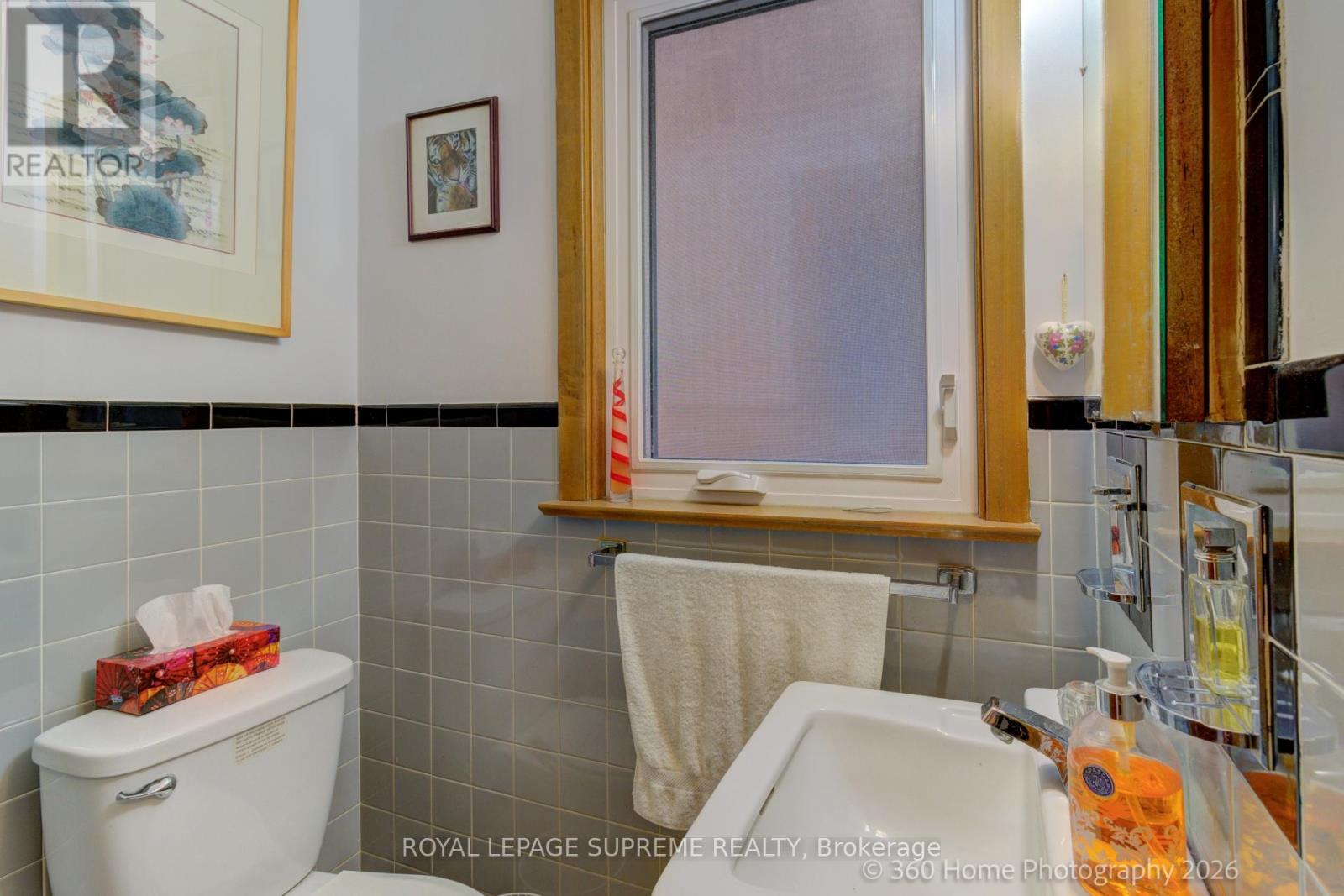429 St Clarens Avenue, Toronto, Ontario  M6H 3W2 - Photo 24 - C13101572
