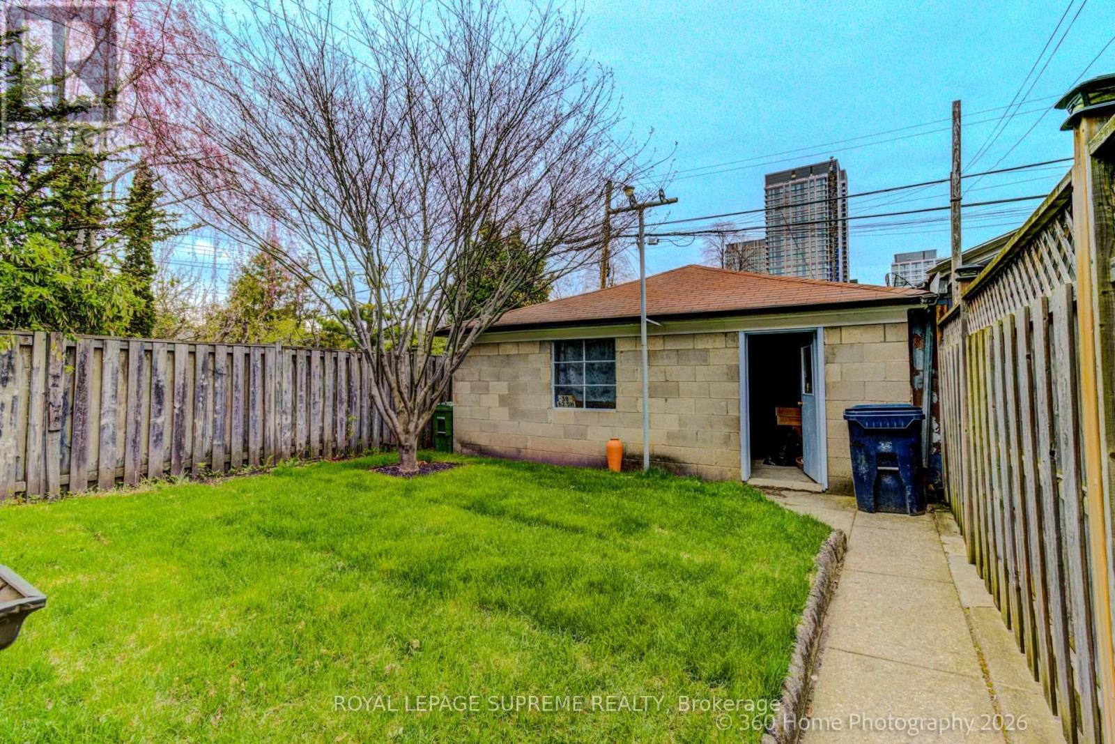 429 St Clarens Avenue, Toronto, Ontario  M6H 3W2 - Photo 6 - C13101572