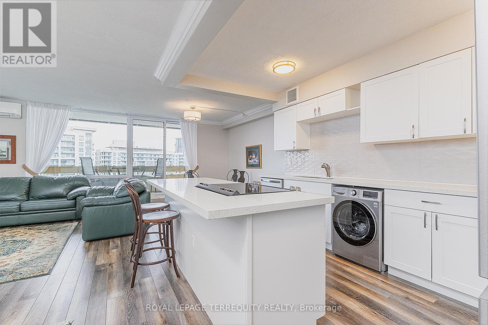 1701 - 1210 Radom Street, Pickering, Ontario  L1W 2Z3 - Photo 2 - E13101318