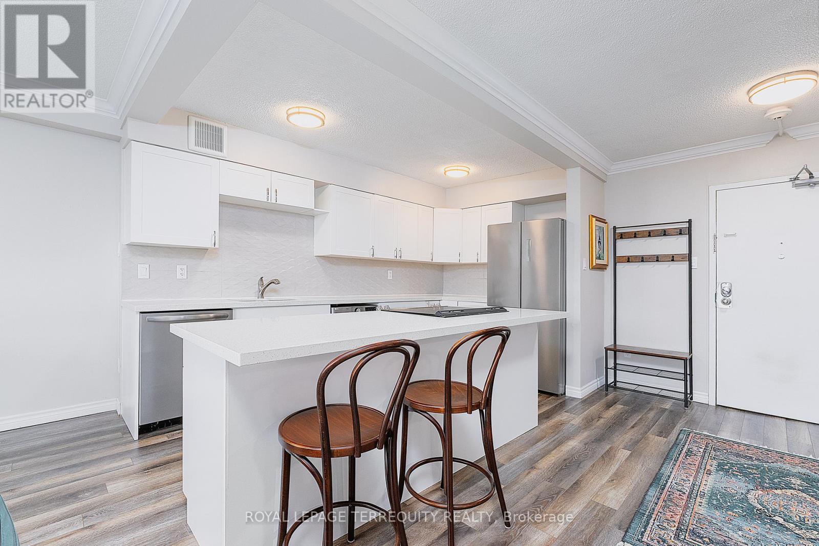 1701 - 1210 Radom Street, Pickering, Ontario  L1W 2Z3 - Photo 4 - E13101318