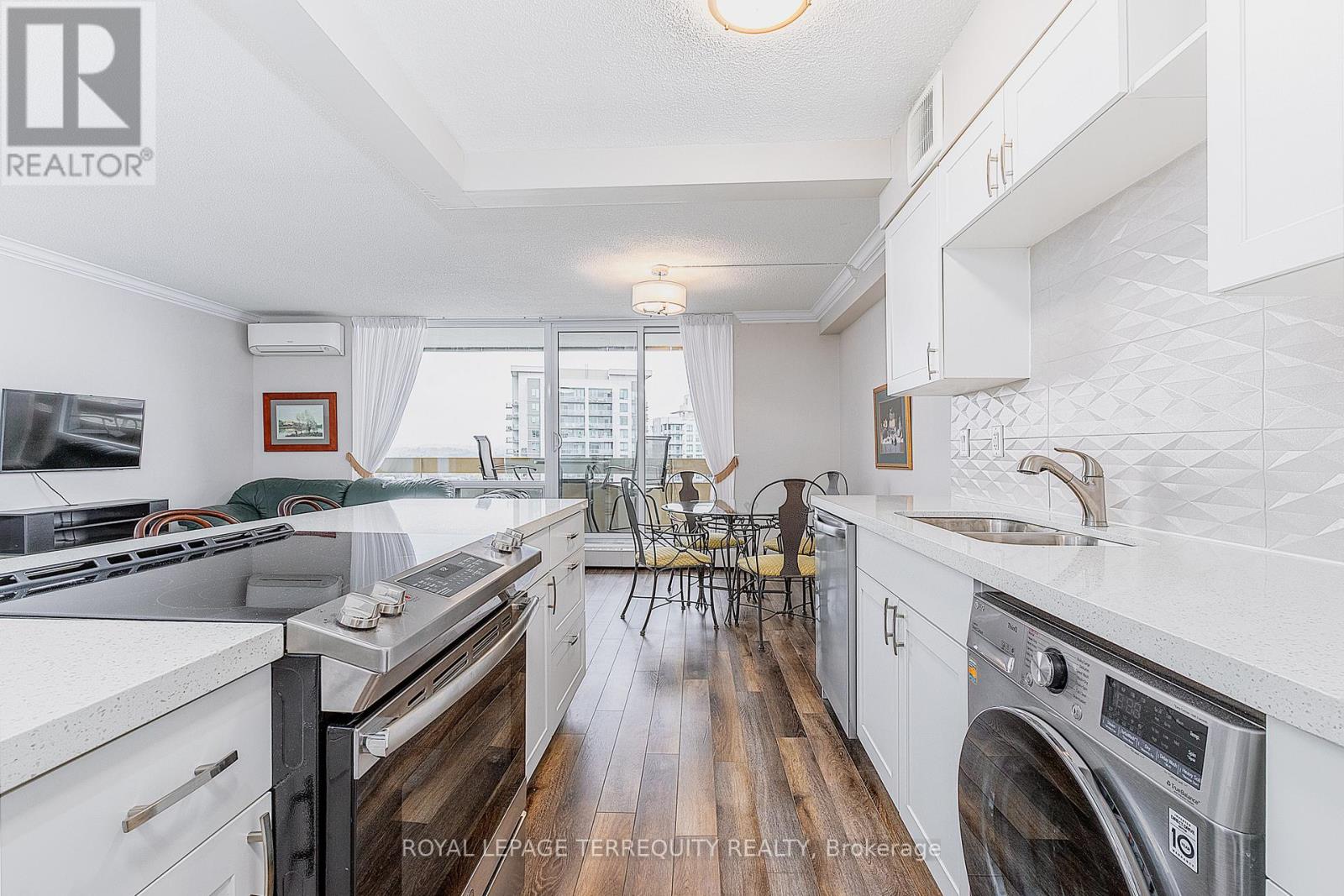 1701 - 1210 Radom Street, Pickering, Ontario  L1W 2Z3 - Photo 6 - E13101318