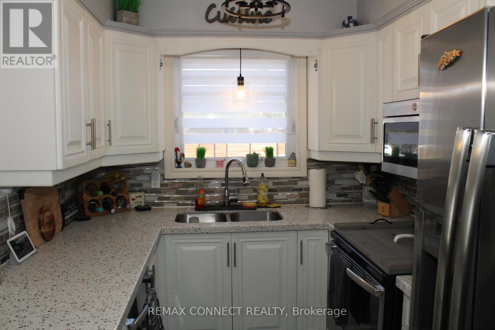 376 Dwight Avenue, Oshawa, Ontario  L1J 1K9 - Photo 5 - E13088726