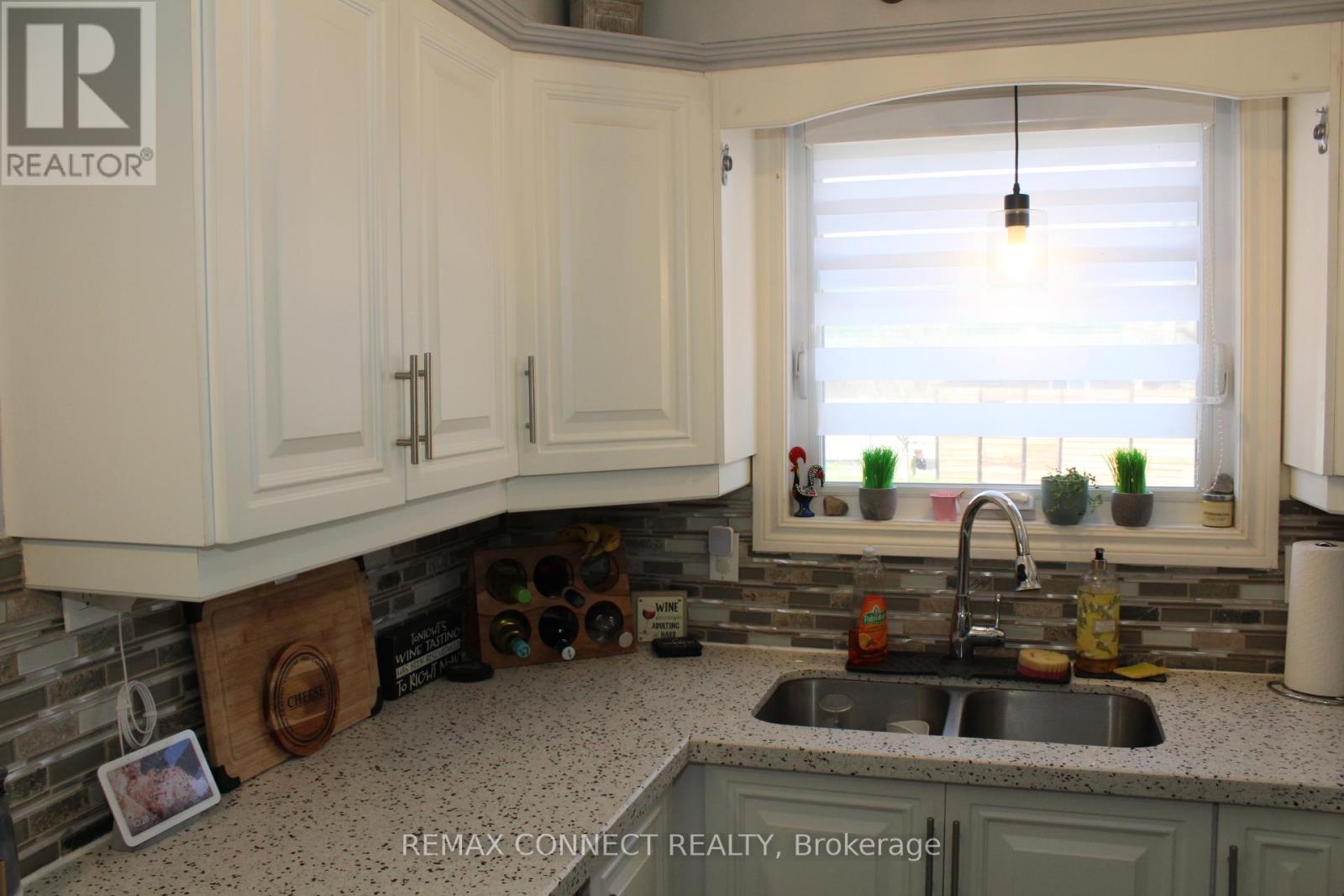 376 Dwight Avenue, Oshawa, Ontario  L1J 1K9 - Photo 7 - E13088726