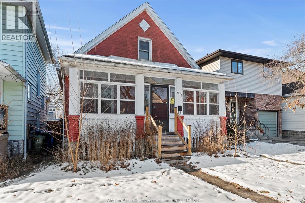 977 Gladstone, Windsor, Ontario  N9A 2R5 - Photo 2 - 26010454