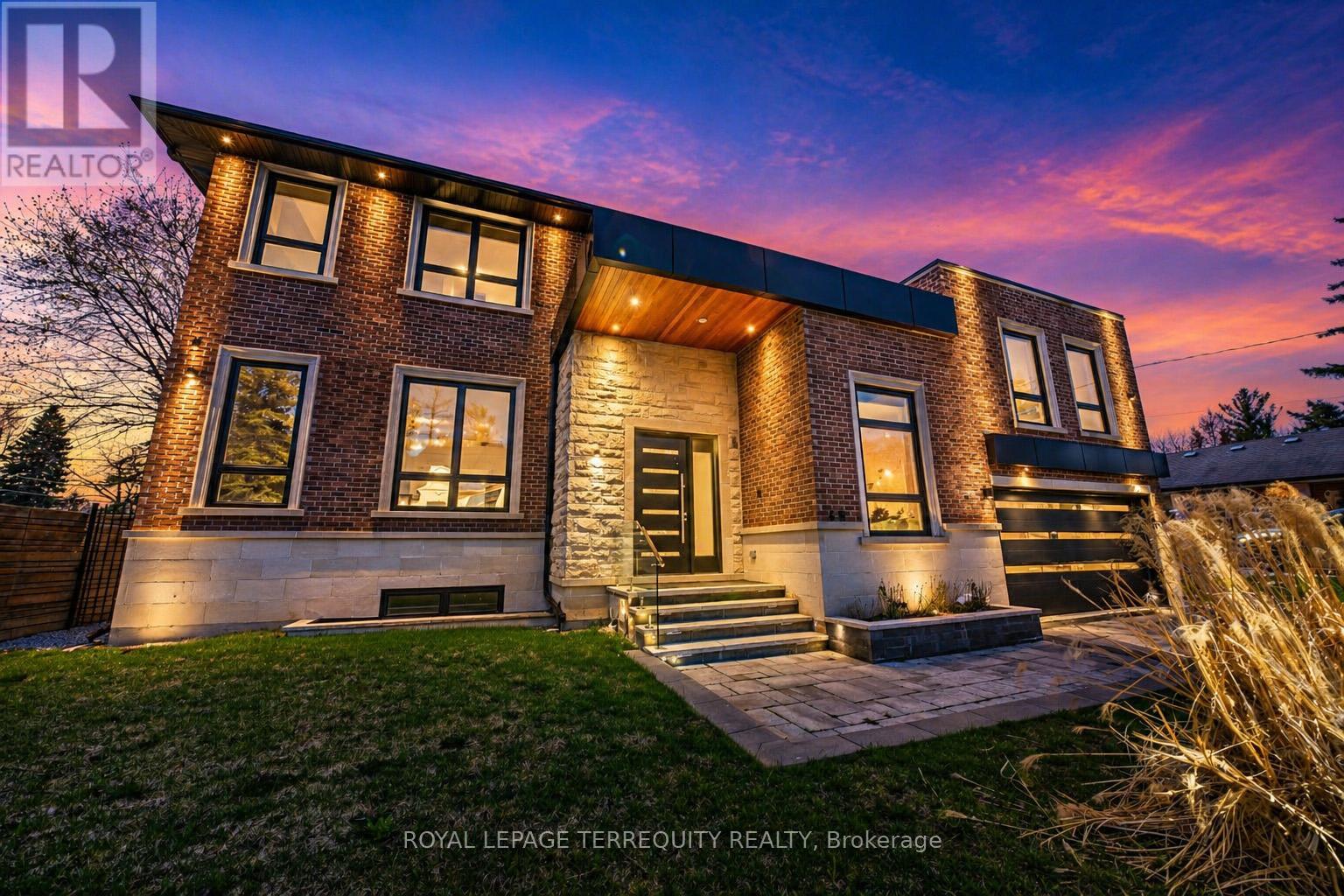 45 SEATON DRIVE, Aurora, Ontario