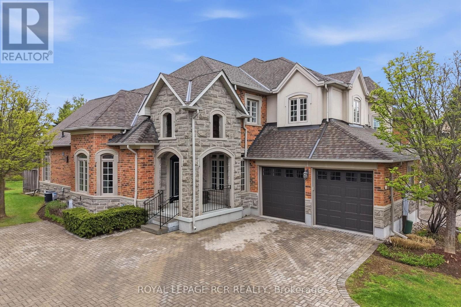 107 - 16 BONNELL CRESCENT, Aurora, Ontario