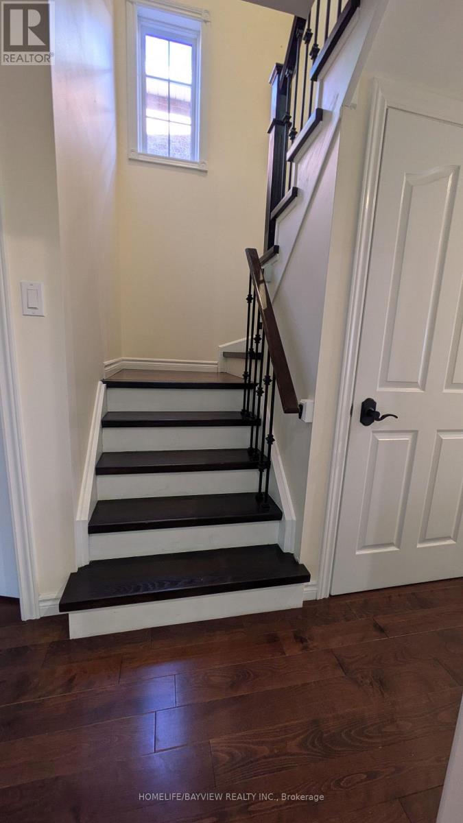 55 Woodhaven Crescent, Richmond Hill, Ontario  L4E 3T2 - Photo 9 - N13101346