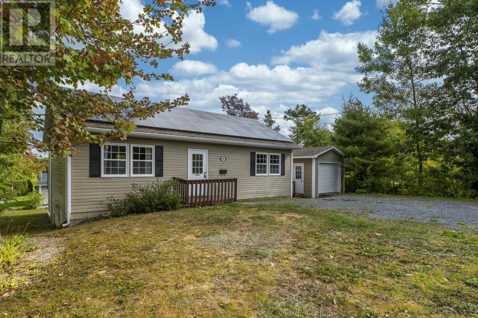 28 Forest Hill Road, Bridgewater, Nova Scotia  B4V 1T8 - Photo 1 - 202524313