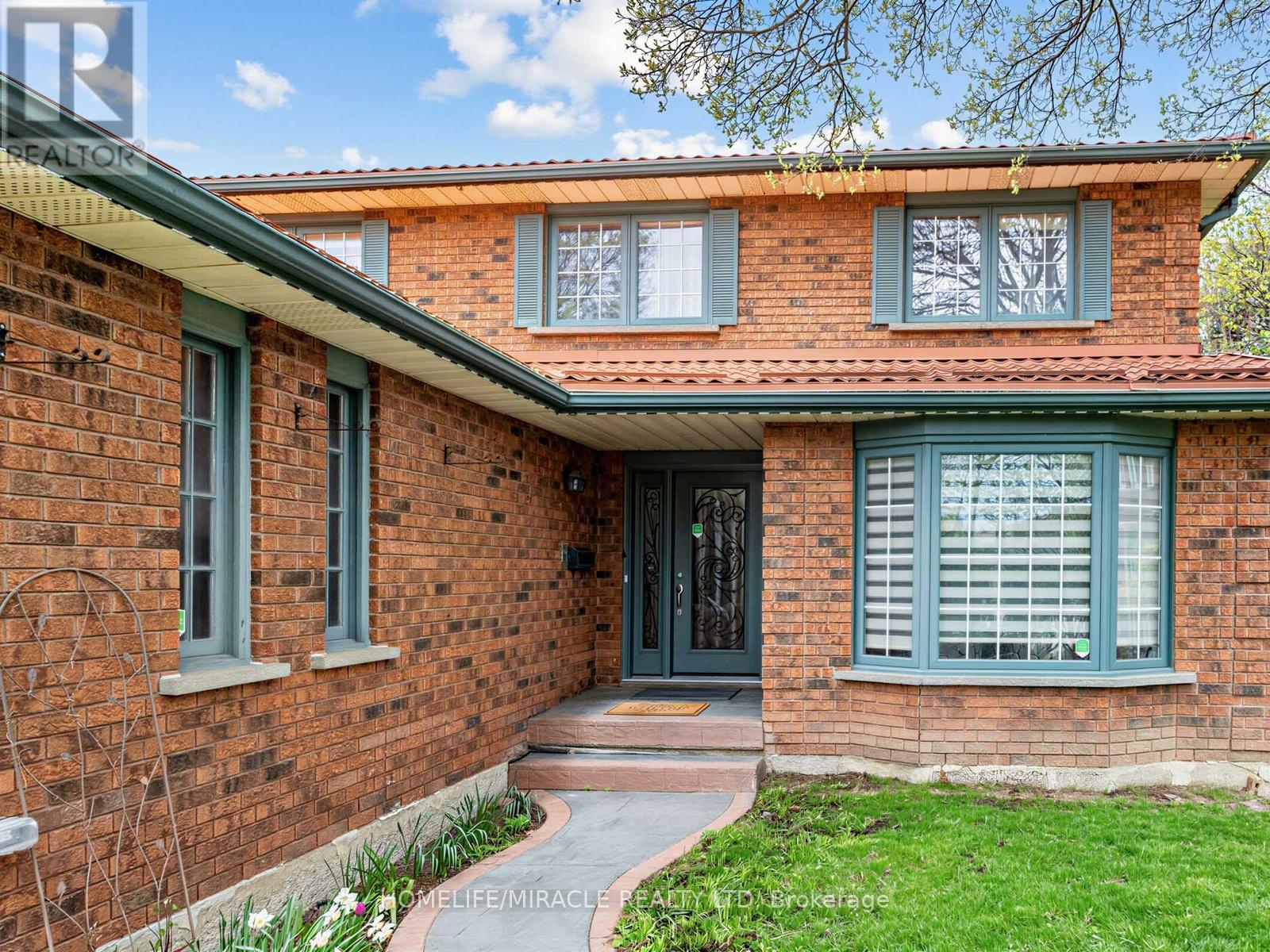 2023 Jacamar Court, Mississauga, Ontario  L5L 3P7 - Photo 2 - W13099474