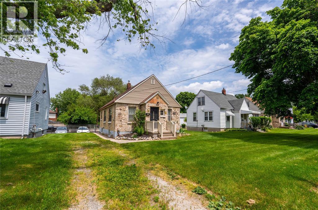 784 LONDON ROAD, Sarnia, Ontario