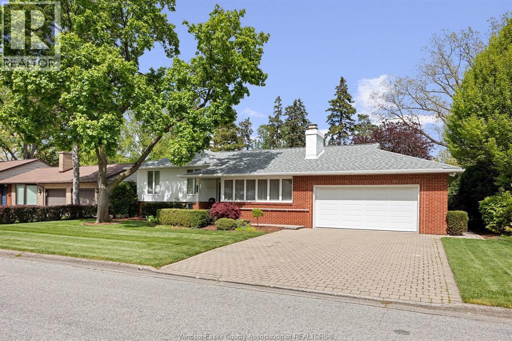 3662 BRUCE, Windsor, Ontario