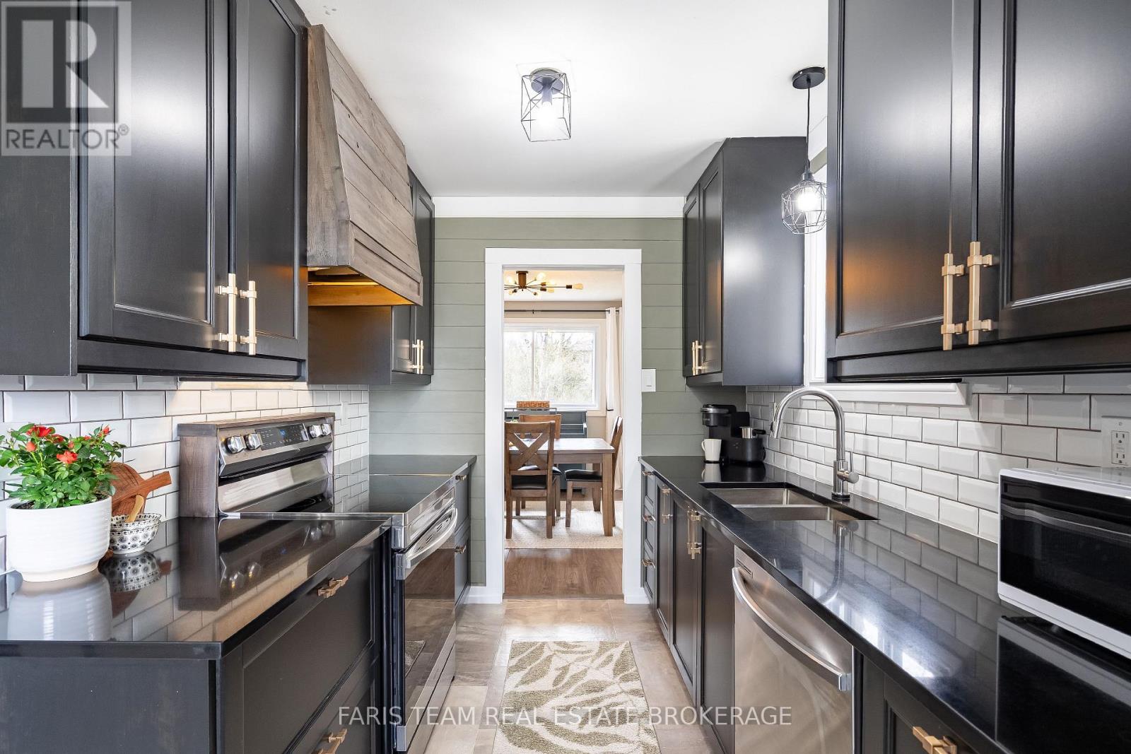 20 Carol Road, Barrie, Ontario  L4N 3P5 - Photo 10 - S13098208