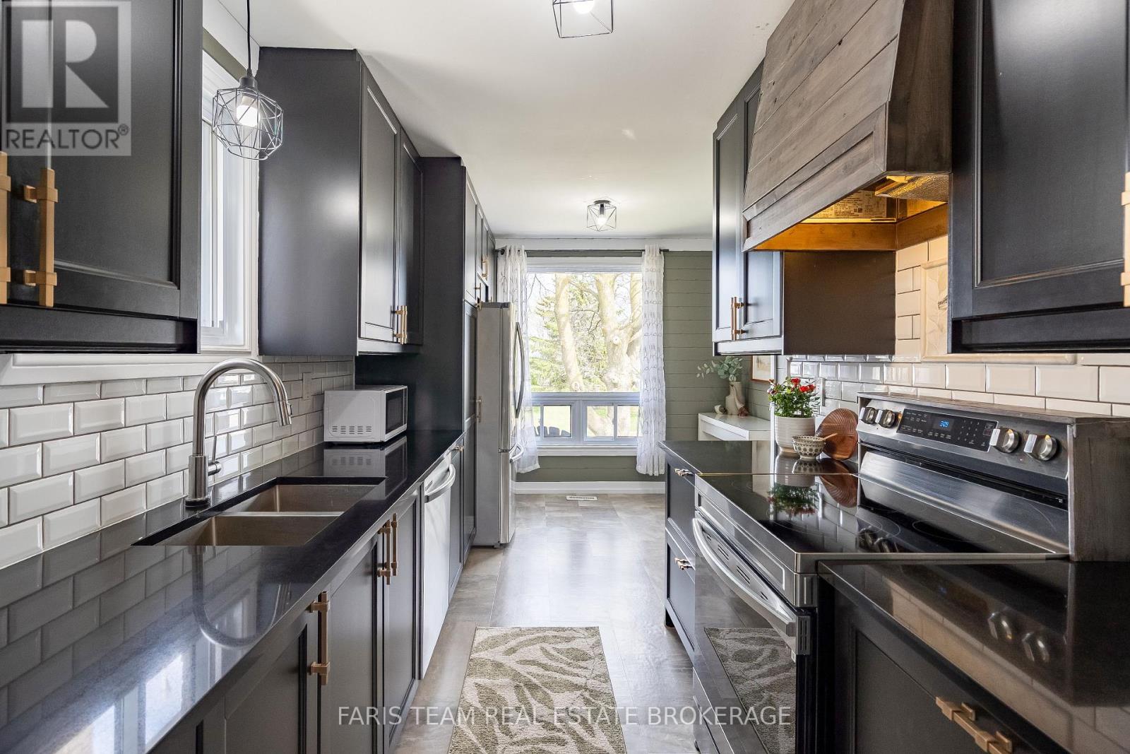 20 Carol Road, Barrie, Ontario  L4N 3P5 - Photo 7 - S13098208
