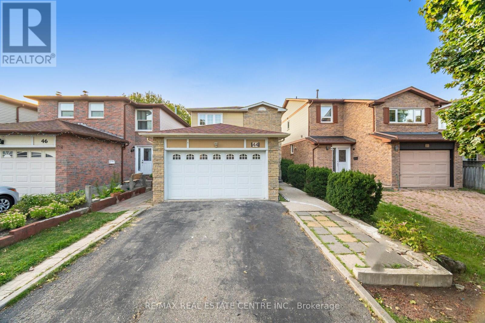 44 Abelard Avenue, Brampton, Ontario  L6Y 2K8 - Photo 2 - W13101164