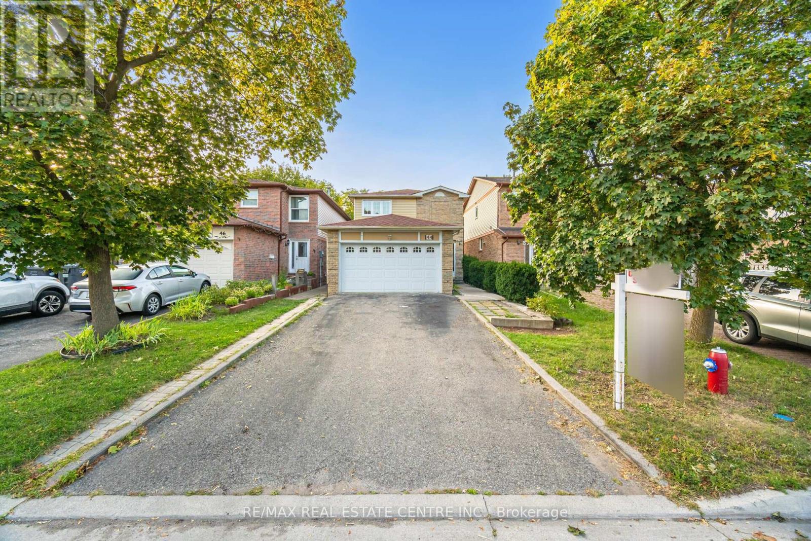 44 Abelard Avenue, Brampton, Ontario  L6Y 2K8 - Photo 3 - W13101164