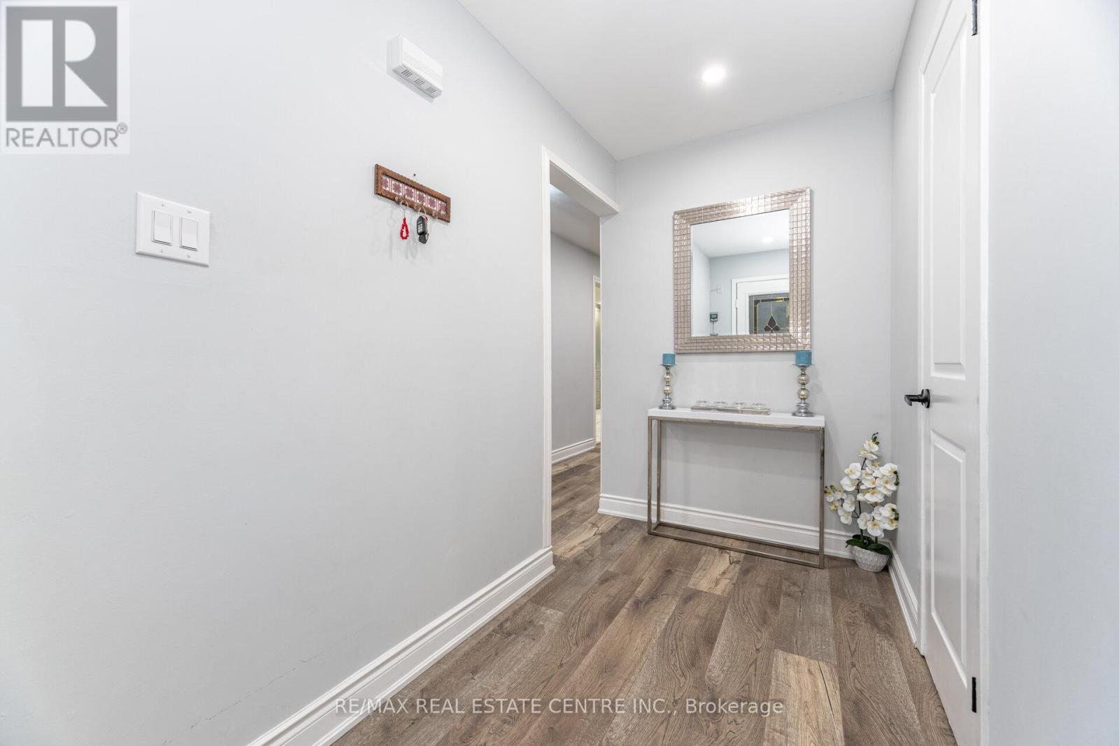 44 Abelard Avenue, Brampton, Ontario  L6Y 2K8 - Photo 9 - W13101164