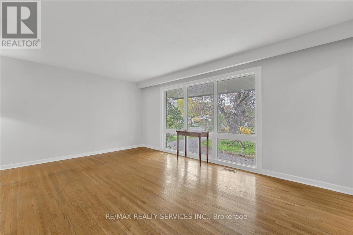 2 Windermere Court, Brampton, Ontario  L6X 2L6 - Photo 10 - W13101188