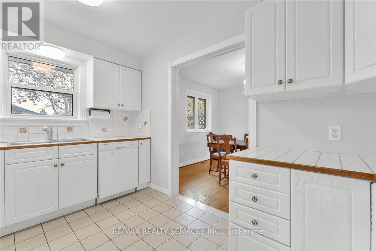 2 Windermere Court, Brampton, Ontario  L6X 2L6 - Photo 16 - W13101188